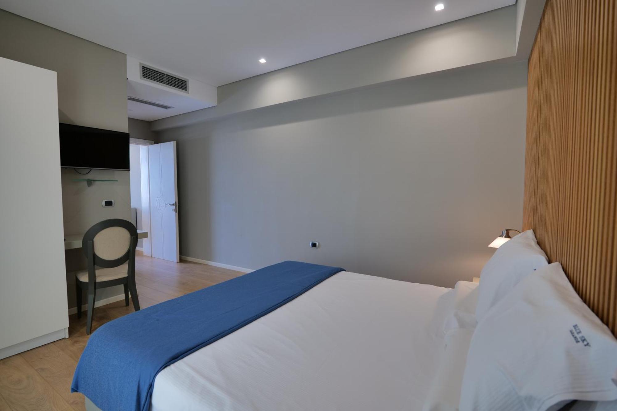 Hotel Blue Sky Sarandë Exterior foto