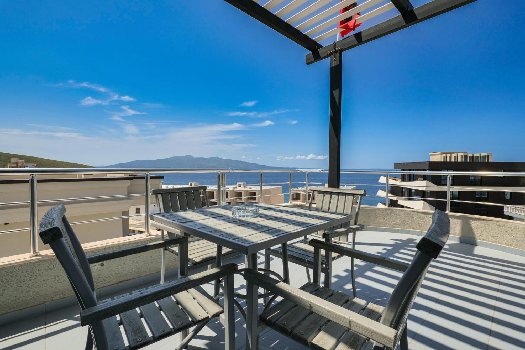 Hotel Blue Sky Sarandë Exterior foto
