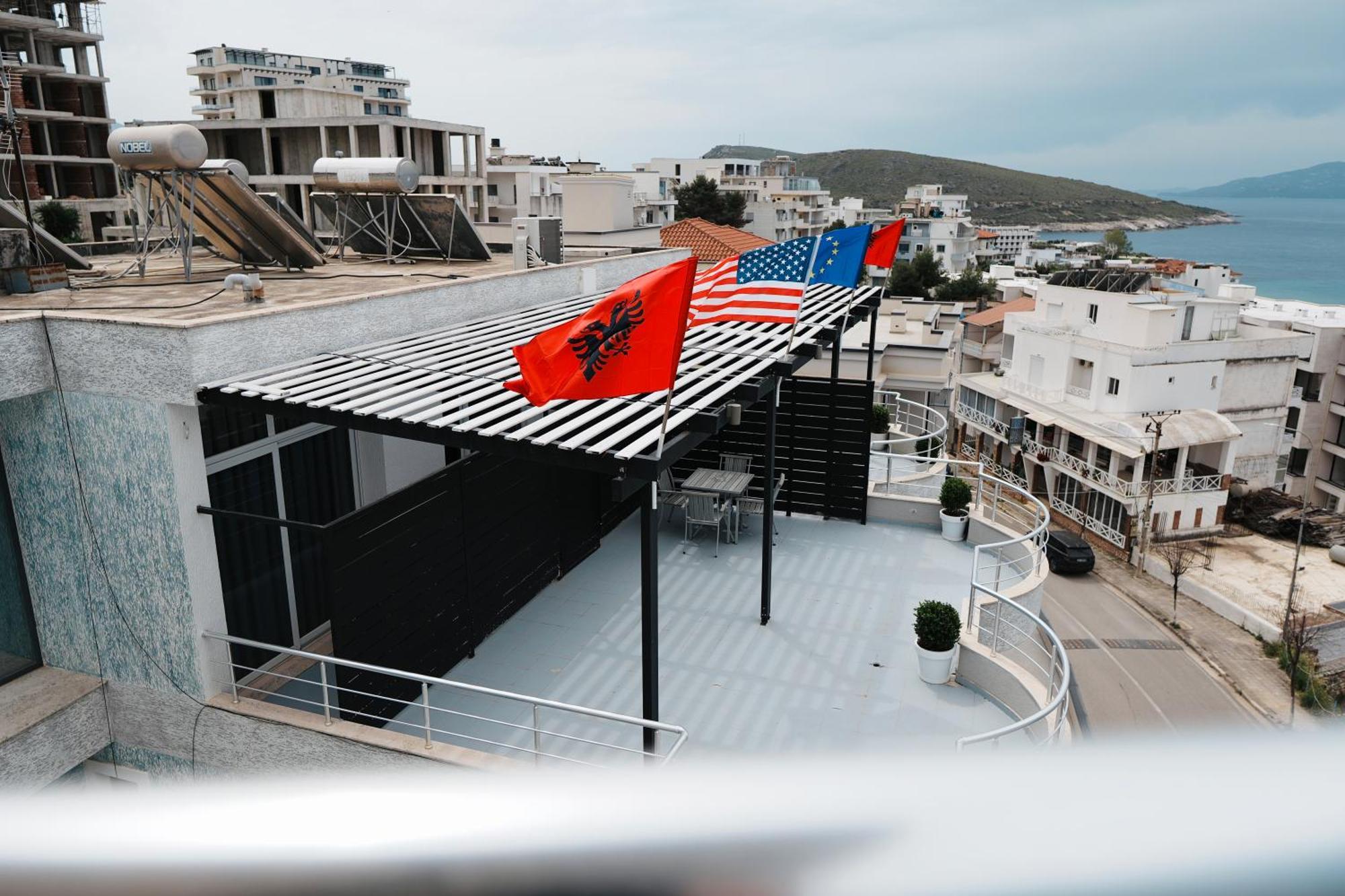 Hotel Blue Sky Sarandë Exterior foto