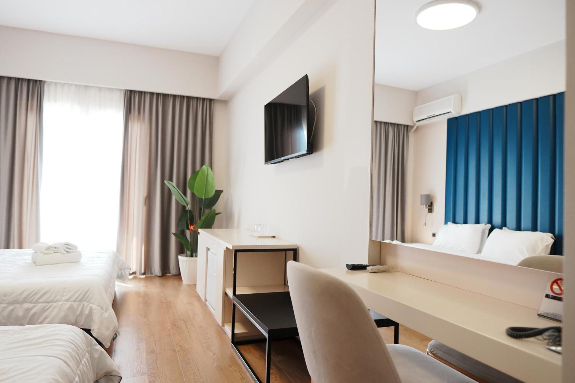 Hotel Blue Sky Sarandë Exterior foto
